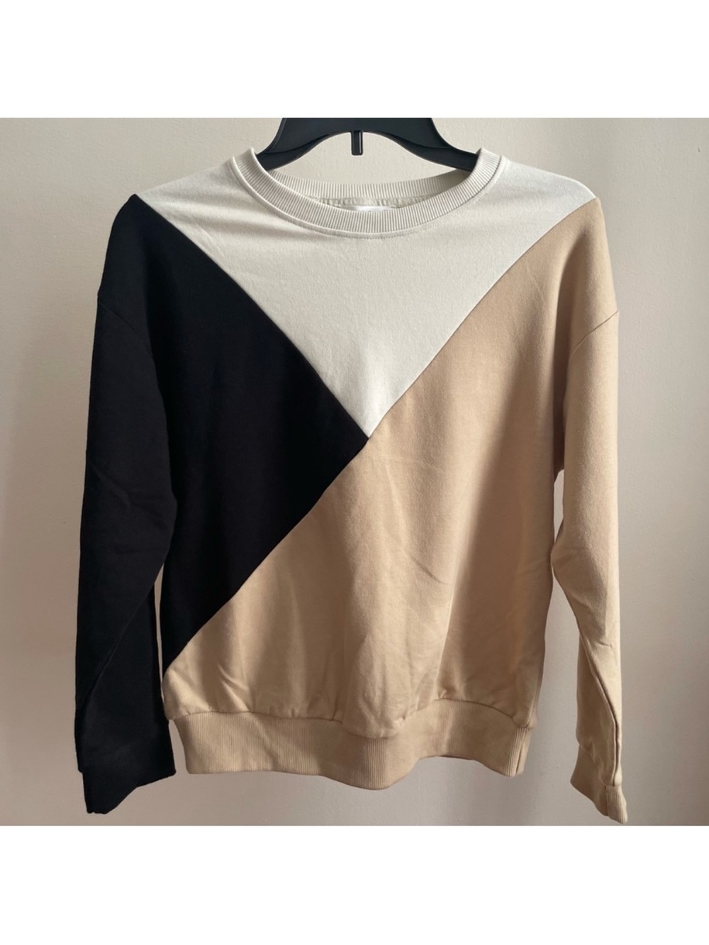 MANGO Colorblock Crewneck Sweatshirt in Black, White & Beige
